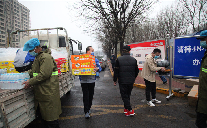 2月25日，山東金格瑞機械有限公司派代表來到齊魯師范學院捐贈防疫物資，保障校園防疫物品備足備齊，助力學校的疫情防控工作。